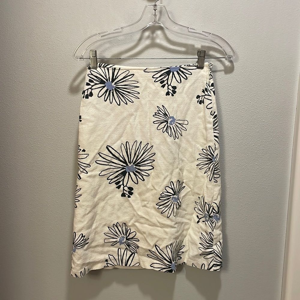 sisley womans white pencil skirt with black flowers